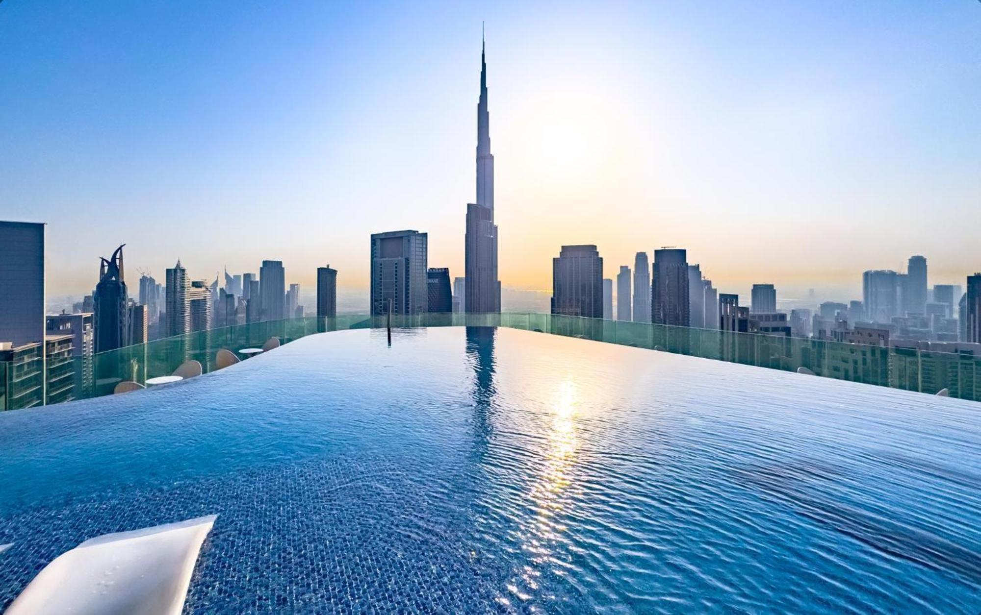 Paramount Tower Hotel And Residences With Infinity Sky Pool Dubai Exterior photo