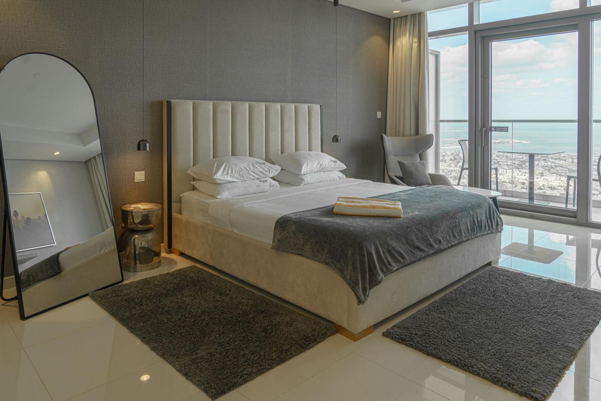 Paramount Tower Hotel And Residences With Infinity Sky Pool Dubai Exterior photo