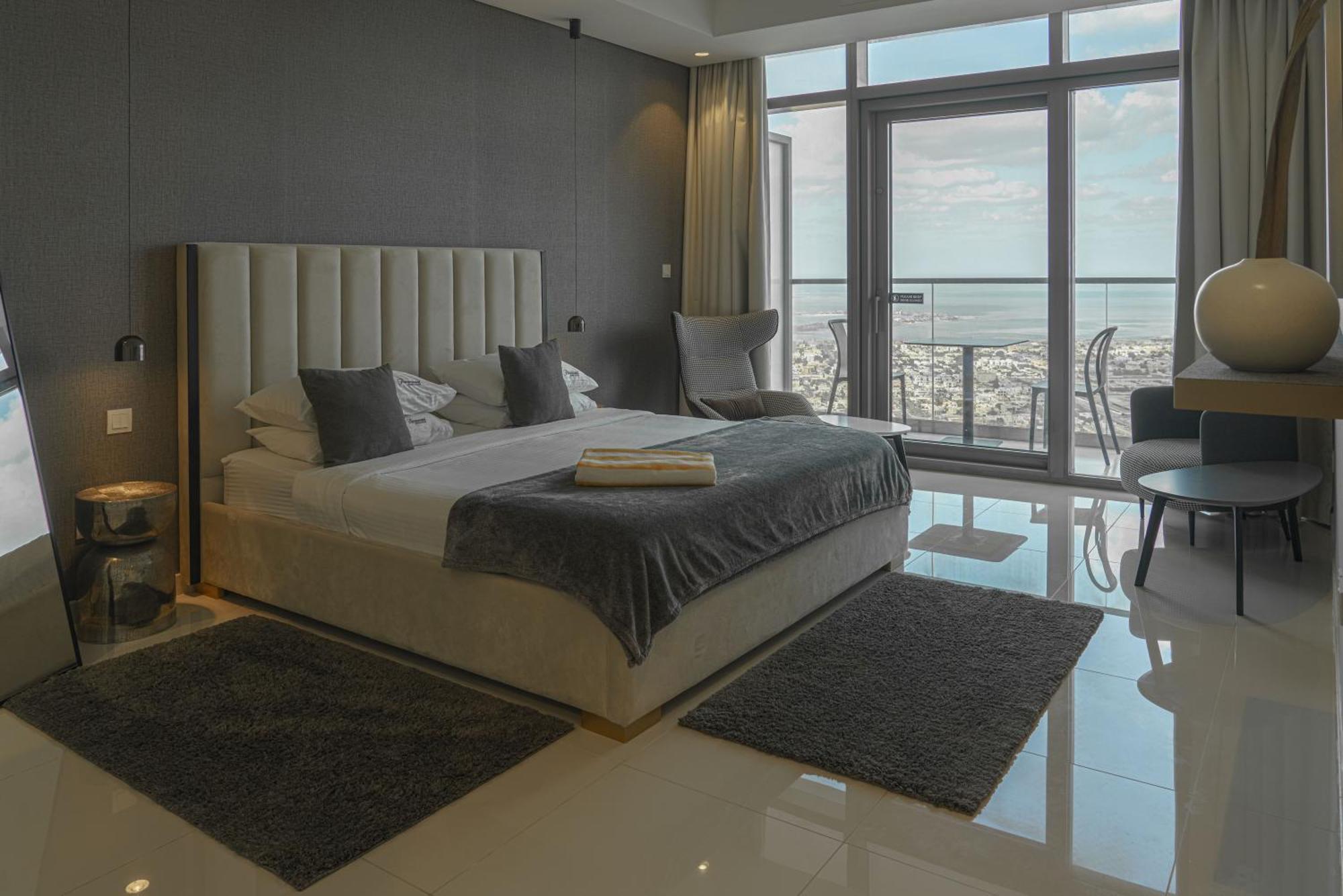 Paramount Tower Hotel And Residences With Infinity Sky Pool Dubai Exterior photo
