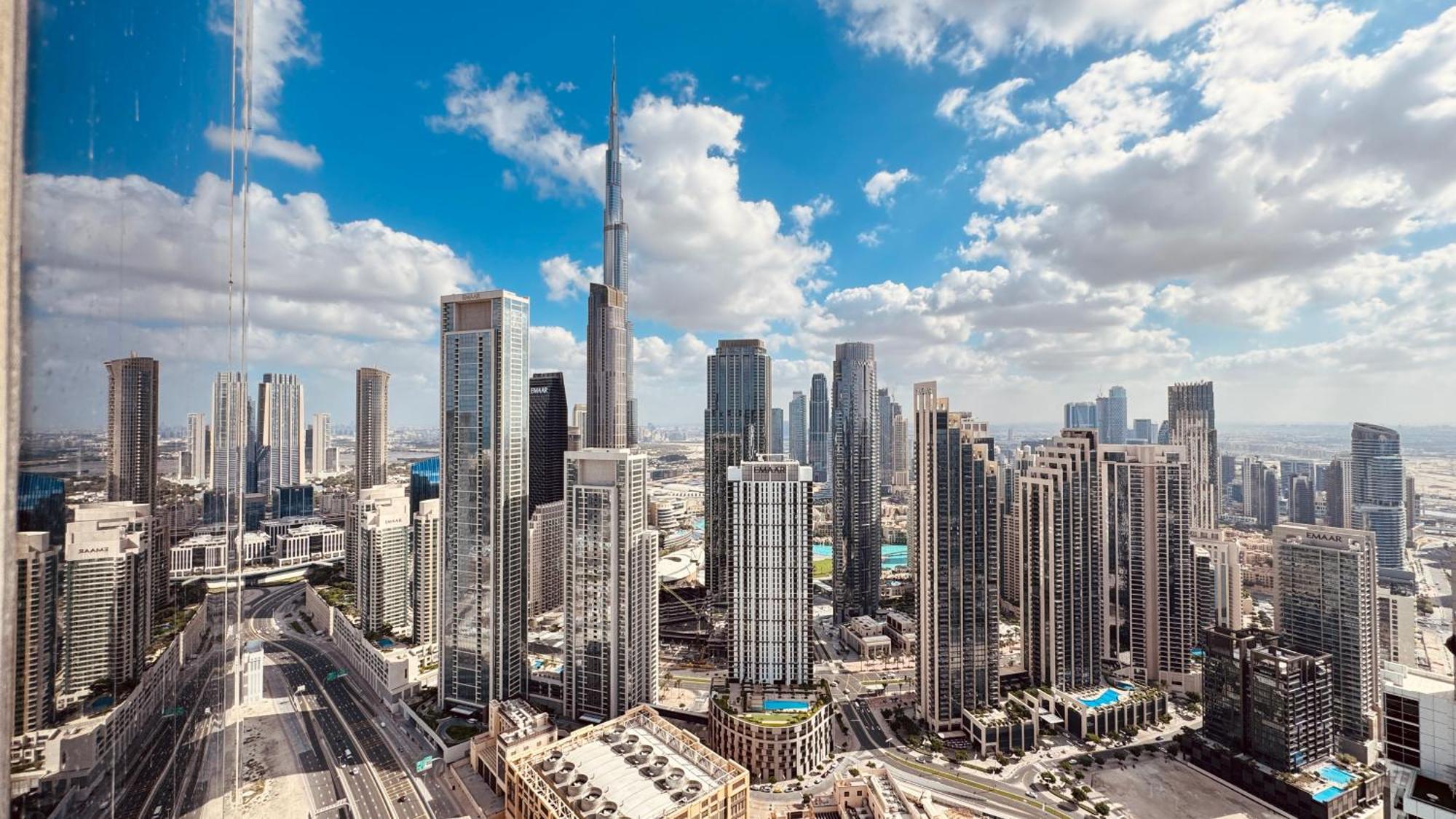 Paramount Tower Hotel And Residences With Infinity Sky Pool Dubai Exterior photo