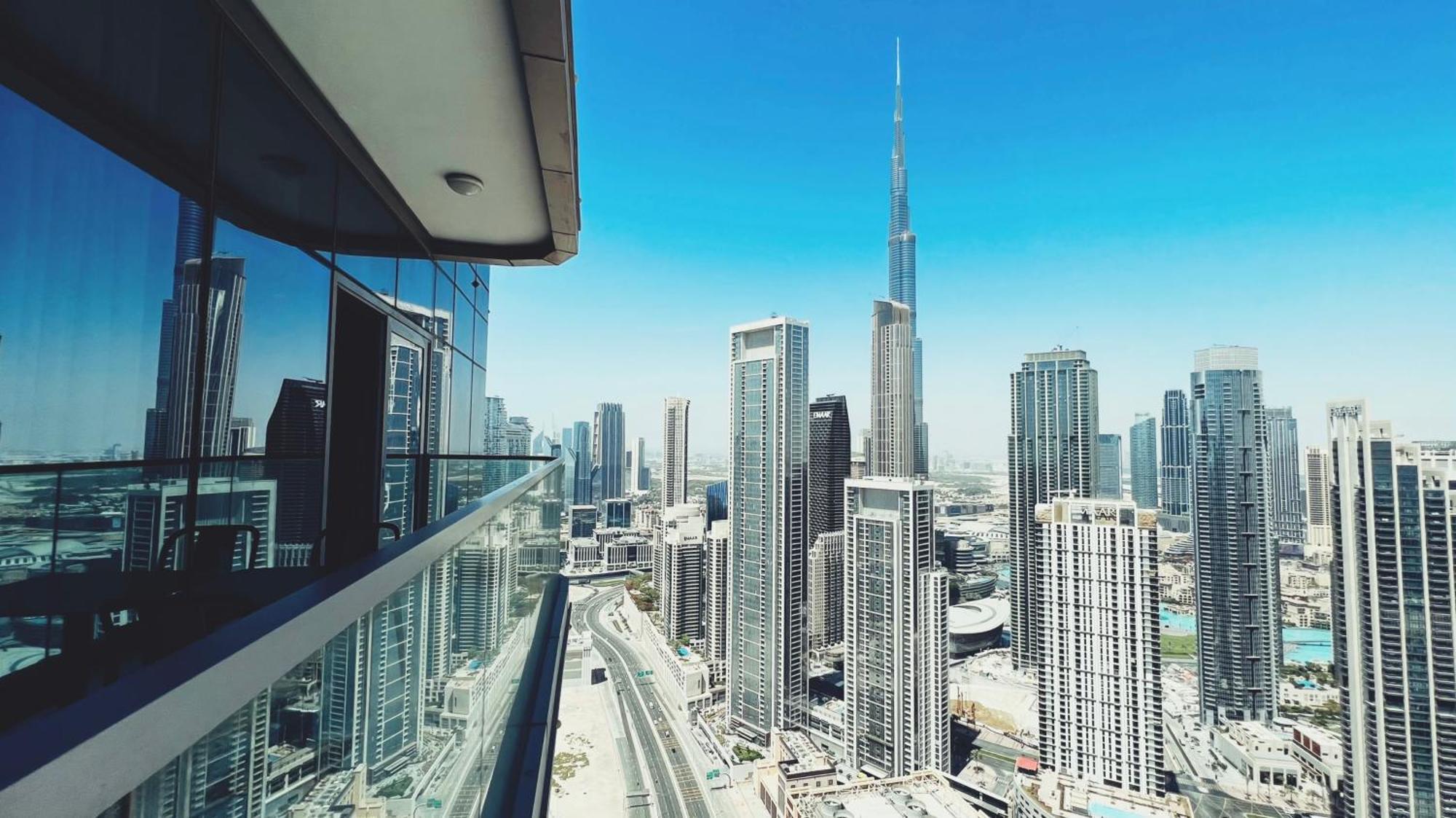 Paramount Tower Hotel And Residences With Infinity Sky Pool Dubai Exterior photo